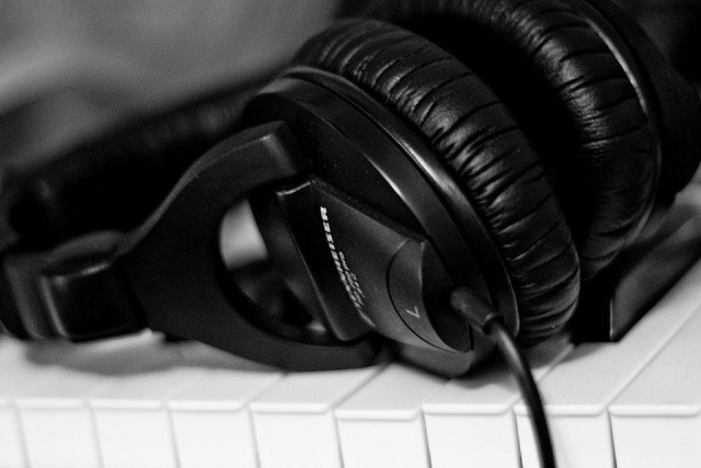 Best Headphones for Digital Piano 2023 Reviews by PianoReport