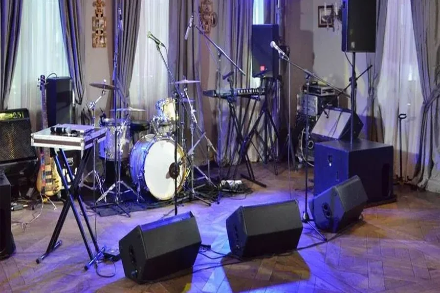 Why Touring Musicians Rely on Backline Instruments